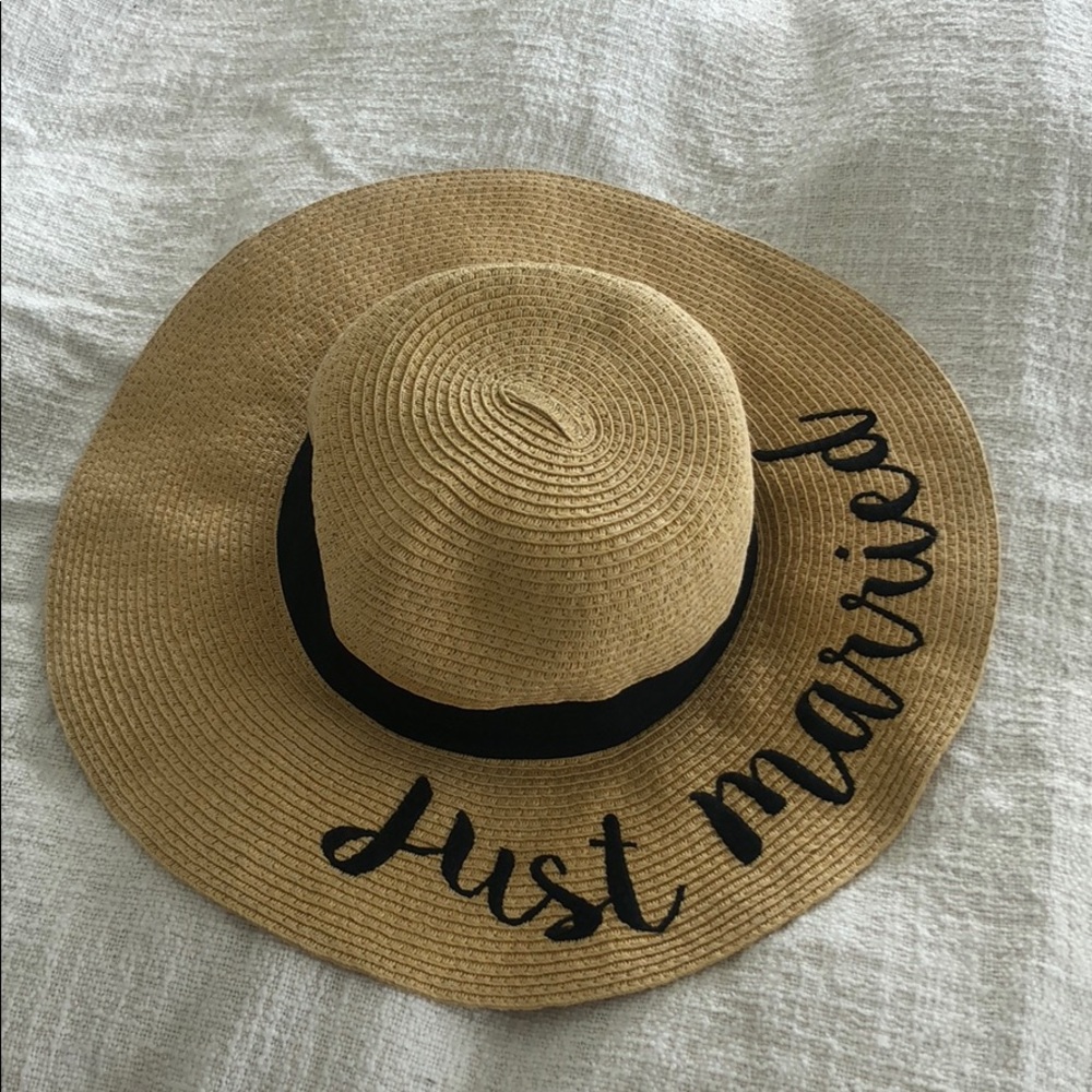 “Just Married” floppy hat